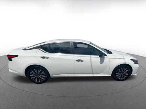 Used 2025 Nissan Altima 2.5 SV FWD image 16