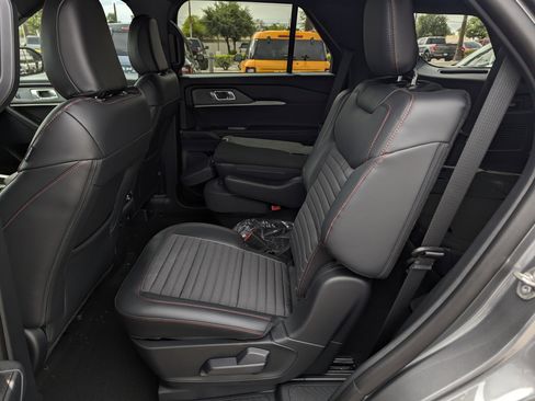 New 2026 Ford Explorer ST-Line w/ ST-Line Street Pack image 8