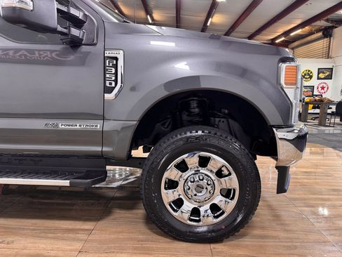 Used 2020 Ford F350 Lariat w/ Chrome Package image 4
