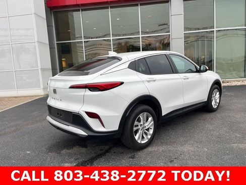 Used 2024 Buick Envista Preferred w/ Convenience II Package image 3