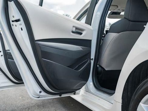 Used 2022 Toyota Corolla LE image 30