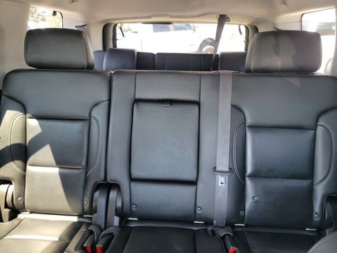 Used 2017 GMC Yukon SLT AWD/4WD image 24