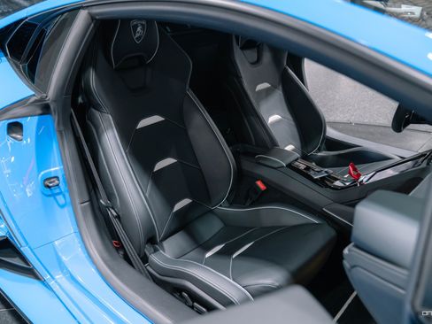 Used 2021 Lamborghini Huracan EVO RWD image 25