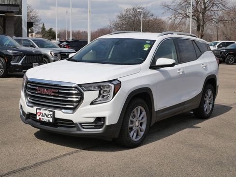 Used 2024 GMC Terrain SLT AWD/4WD image 4