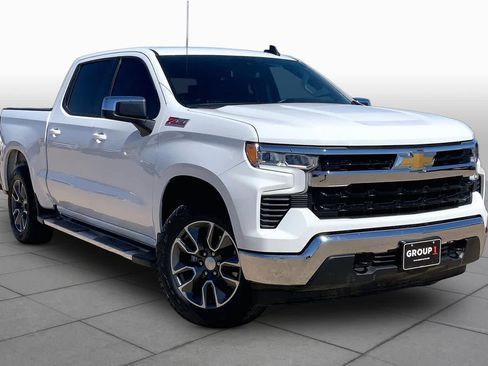 Used 2024 Chevrolet Silverado 1500 LT w/ Z71 Off-Road Package AWD/4WD image 3