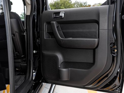 Used 2010 HUMMER H3T Adventure image 42