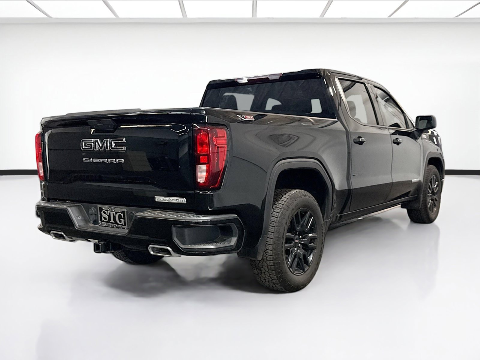 Used 2021 GMC Sierra 1500 Elevation w/ X31 Off-Road Package AWD/4WD image 4
