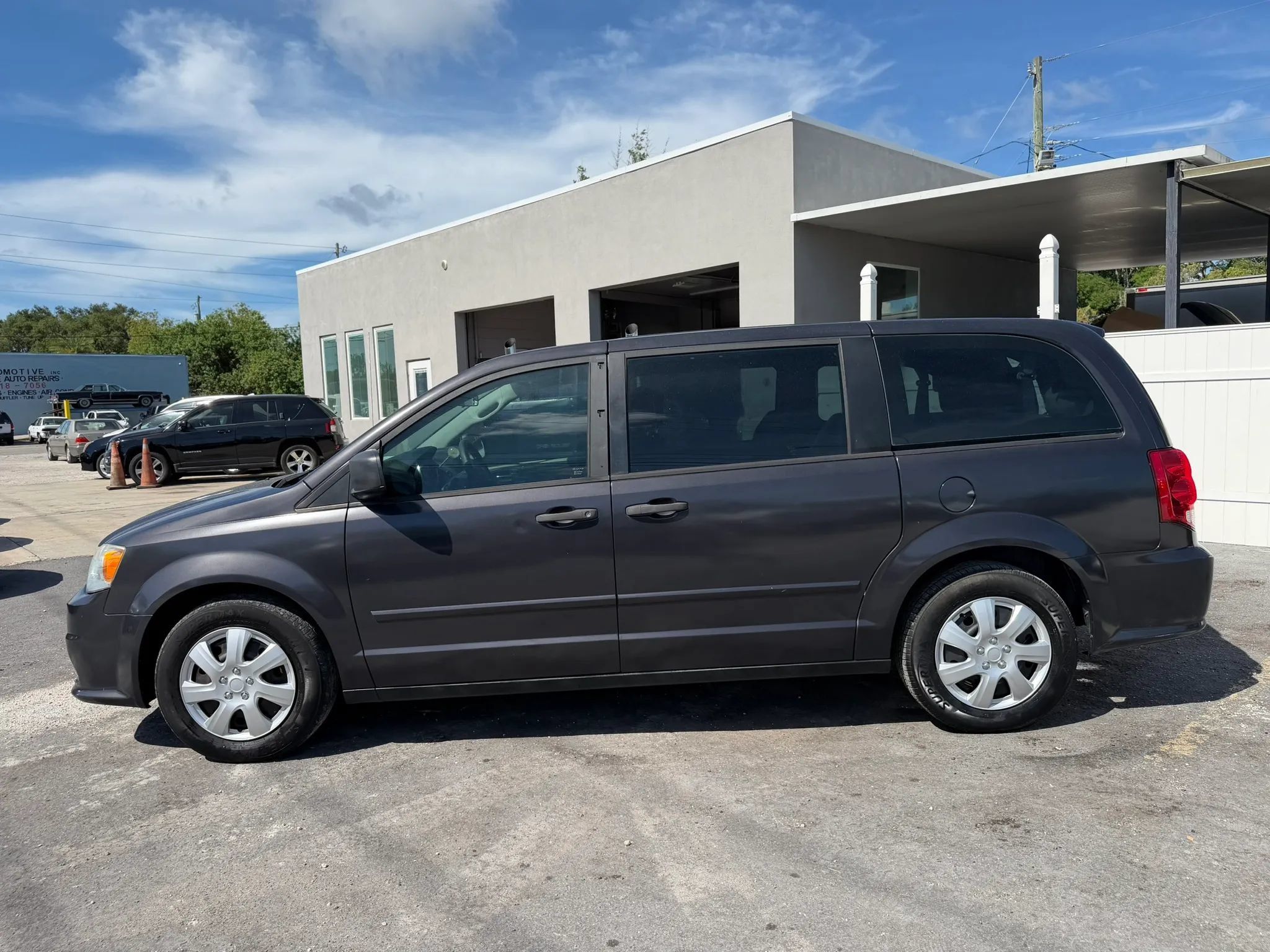 Used 2015 Dodge Grand Caravan American Value Package FWD image 2