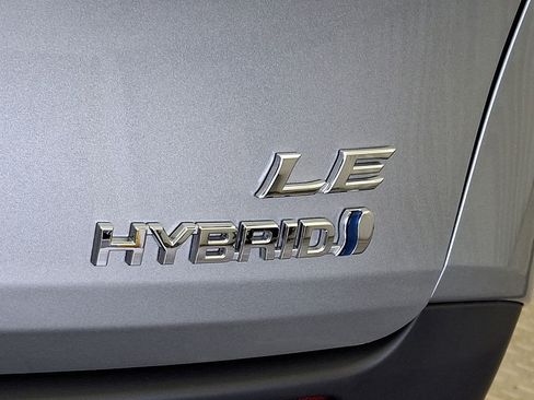 Used 2024 Toyota Sienna LE FWD image 26