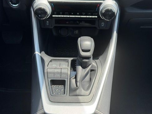 Used 2025 Toyota RAV4 XLE AWD/4WD image 16
