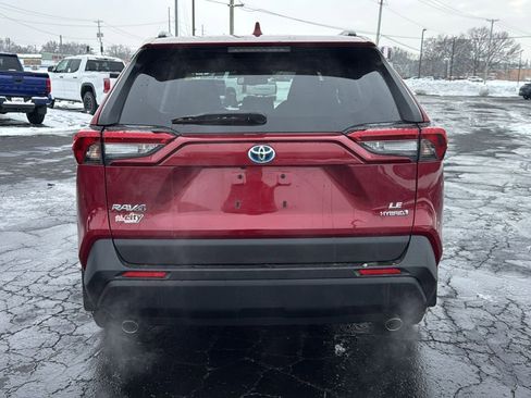 Used 2019 Toyota RAV4 LE image 6