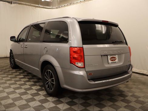 Used 2019 Dodge Grand Caravan GT image 3