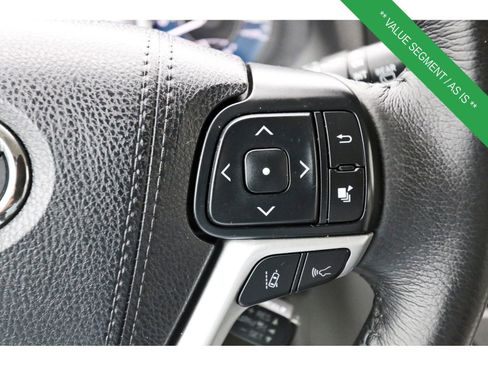 Used 2018 Toyota Sienna XLE image 19