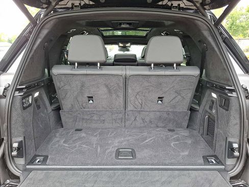 Used 2025 BMW X7 M60i w/ Executive Package image 30