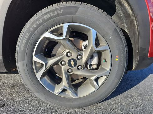 Used 2025 Chevrolet Trax LT w/ Driver Confidence Package image 23