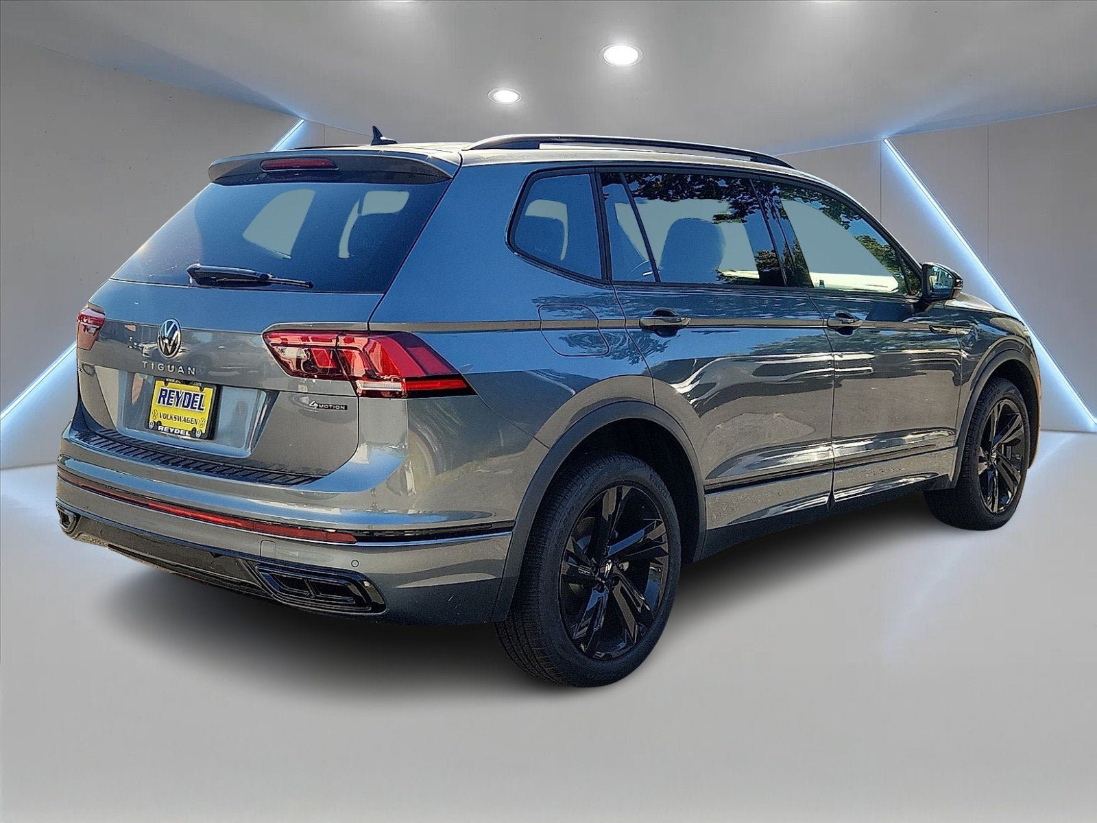 New 2024 Volkswagen Tiguan SE R-Line AWD/4WD image 3
