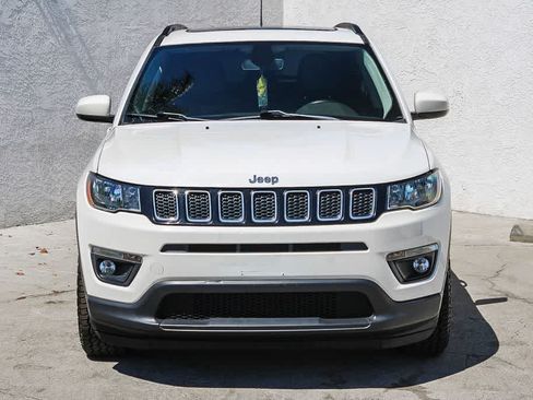 Used 2019 Jeep Compass Latitude FWD image 2