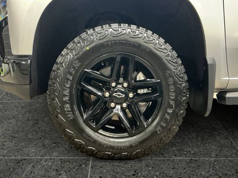 Used 2020 Chevrolet Silverado 1500 LT Trail Boss AWD/4WD image 14