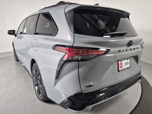 New 2026 Toyota Sienna XSE FWD image 3