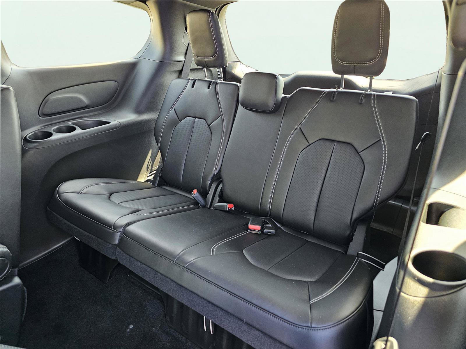 New 2026 Chrysler Pacifica Select w/ S Appearance Package FWD image 33
