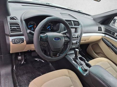 Used 2016 Ford Explorer XLT AWD/4WD image 10