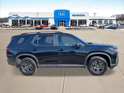 New 2026 Honda Pilot TrailSport image 2