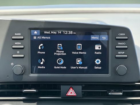 Used 2025 Hyundai Elantra Sport image 14