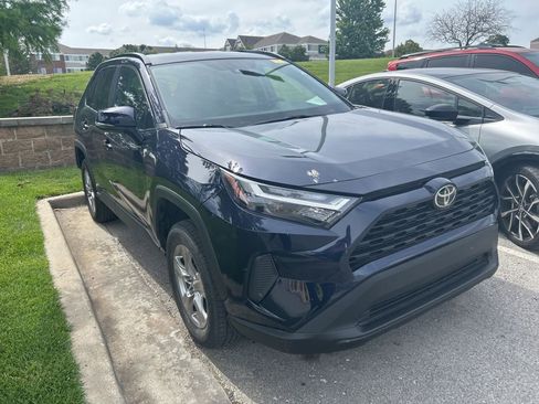 Used 2025 Toyota RAV4 XLE AWD/4WD image 2