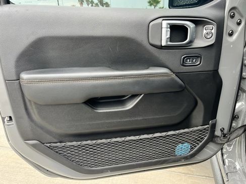 Used 2023 Jeep Gladiator Mojave w/ Cold Weather Group image 9