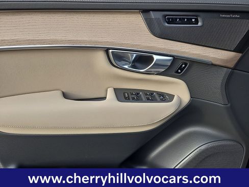 New 2026 Volvo XC90 T8 Plus w/ Protection Package Premier image 9