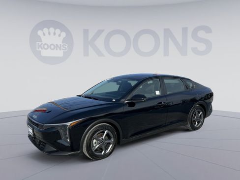 Used 2025 Kia K4 LXS image 1
