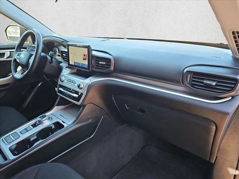 Used 2022 Ford Explorer XLT image 23