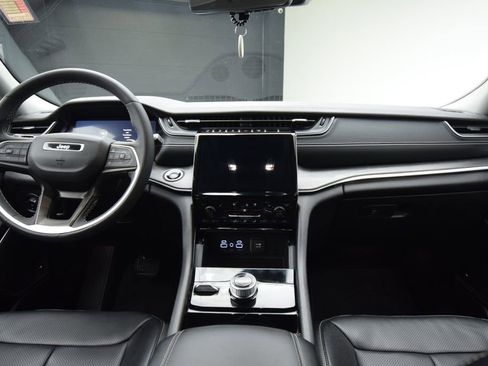 Used 2023 Jeep Grand Cherokee L Limited w/ Luxury Tech Group II image 3