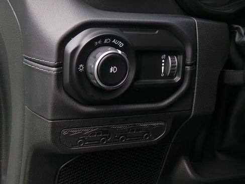 Used 2024 Jeep Wrangler Unlimited Sahara AWD/4WD image 30