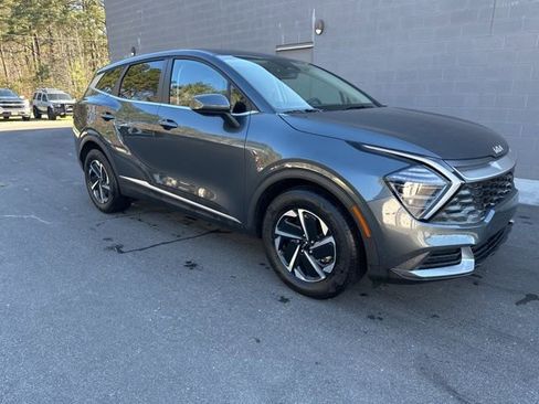 Used 2025 Kia Sportage LX image 1