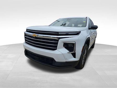 Used 2024 Chevrolet Traverse LT w/ Enhanced Driving Package image 6