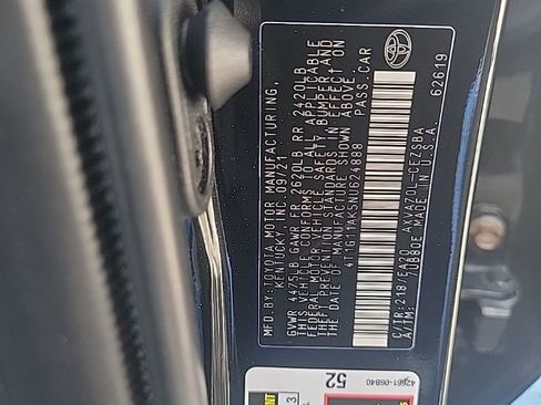 Used 2022 Toyota Camry SE image 3