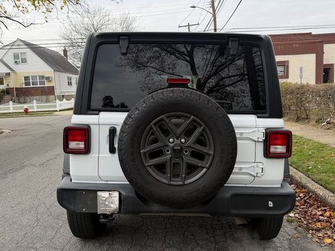 Used 2024 Jeep Wrangler Sport S image 6