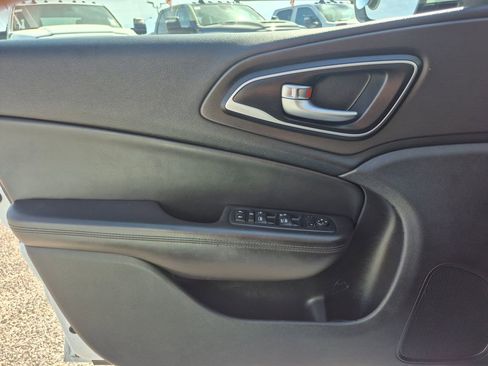 Used 2016 Chrysler 200 Limited Platinum w/ Comfort & Convenience Group image 15