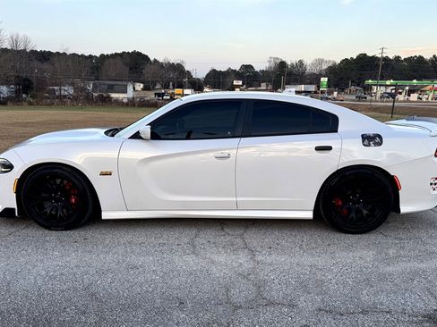 Used 2016 Dodge Charger SRT image 12