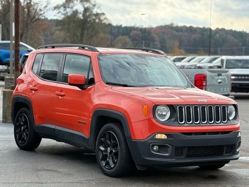Used 2017 Jeep Renegade Latitude w/ Popular Equipment Group image 37