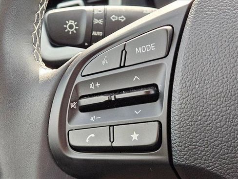 Certified 2024 Hyundai Venue Limited FWD image 25