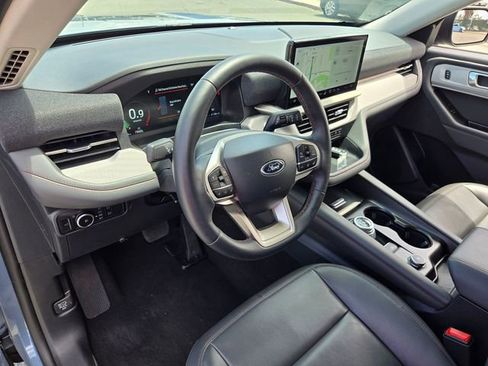 Used 2025 Ford Explorer Active w/ Active Comfort Package RWD image 9
