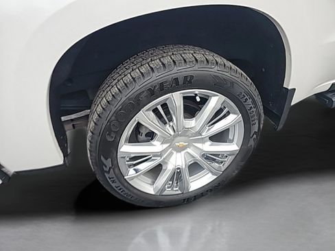 Used 2022 Chevrolet Silverado 1500 High Country w/ High Country Premium Package image 18