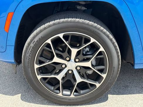 Used 2023 Jeep Grand Cherokee Summit AWD/4WD image 43