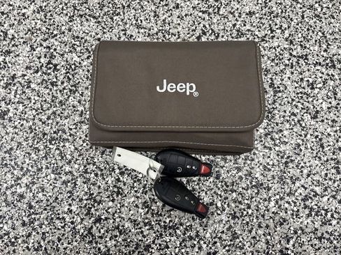 Used 2017 Jeep Cherokee Latitude w/ Cold Weather Group image 20