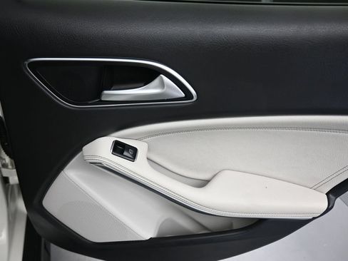 Used 2016 Mercedes-Benz GLA 250 image 35