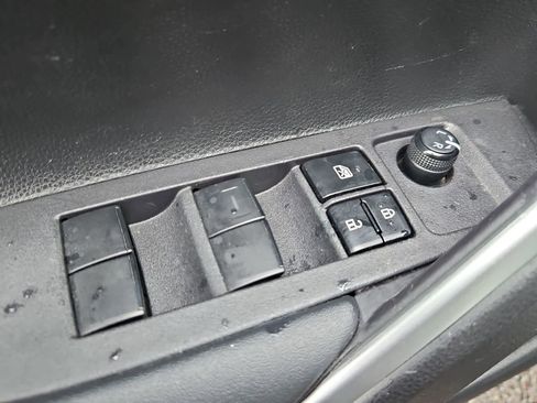 Used 2024 Toyota Corolla Cross XLE AWD/4WD image 17