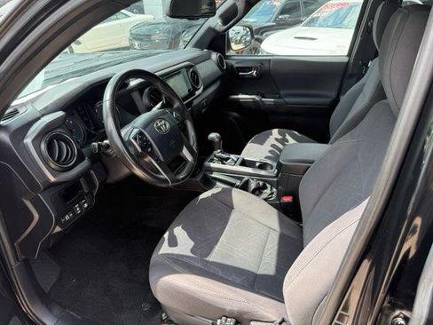 Used 2017 Toyota Tacoma TRD Sport w/ Tow Package (A/T) AWD/4WD image 10