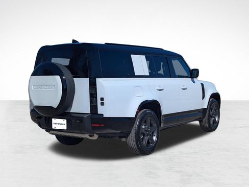 Used 2026 Land Rover Defender 130 X-Dynamic SE AWD/4WD image 10